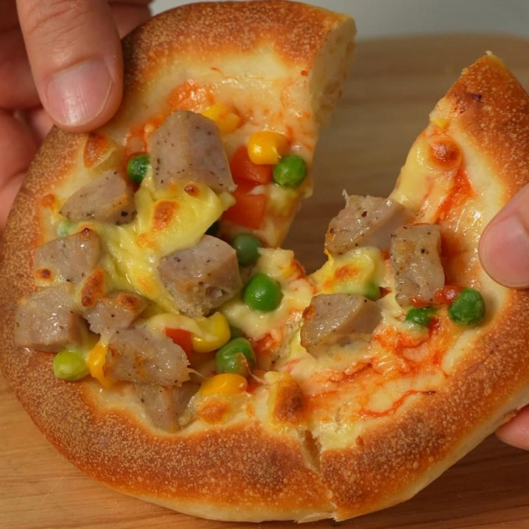 breakfast mini pizza，frozen mini pizza，homemade frozen pizza，meal prep pizza，quick breakfast pizza，mini pizza recipe，pizza oven breakfast recipe，mini pizza in pizza oven，homemade frozen pizza in pizza oven，Zachvo pizza oven recipes