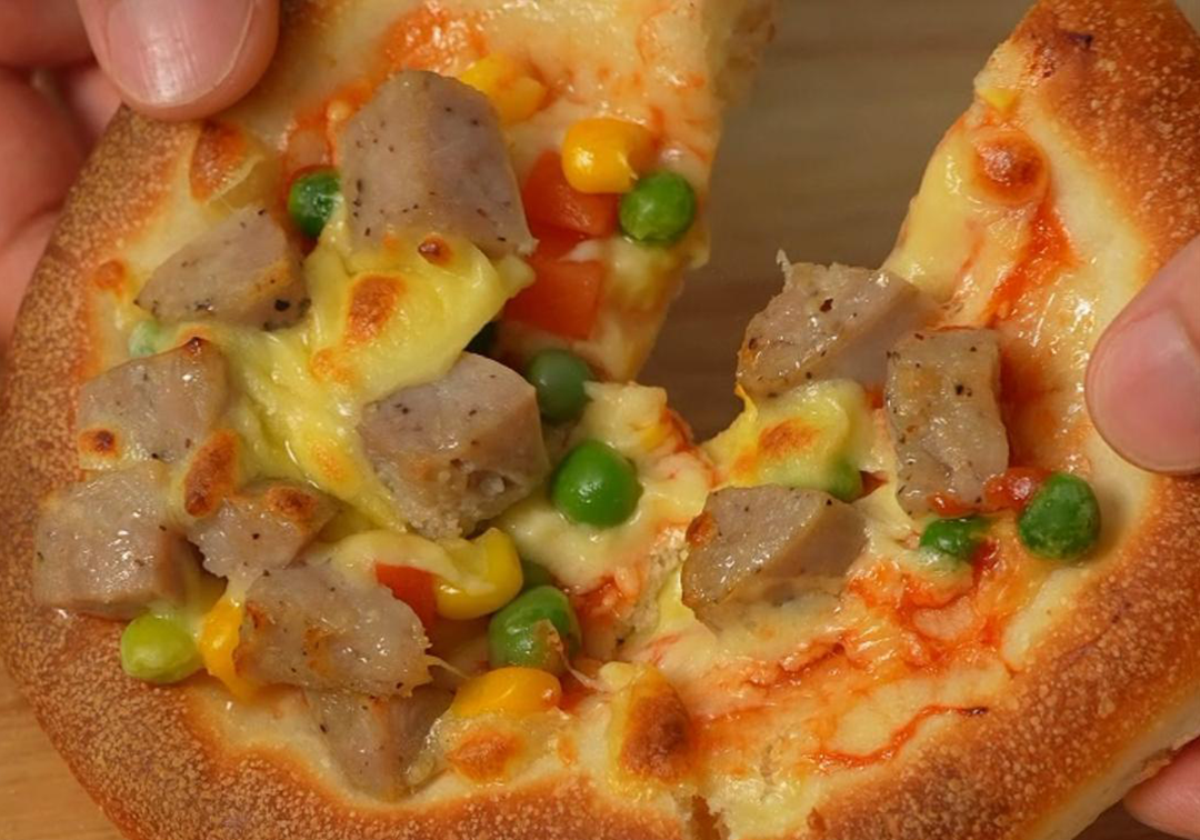 breakfast mini pizza，frozen mini pizza，homemade frozen pizza，meal prep pizza，quick breakfast pizza，mini pizza recipe，pizza oven breakfast recipe，mini pizza in pizza oven，homemade frozen pizza in pizza oven，Zachvo pizza oven recipes