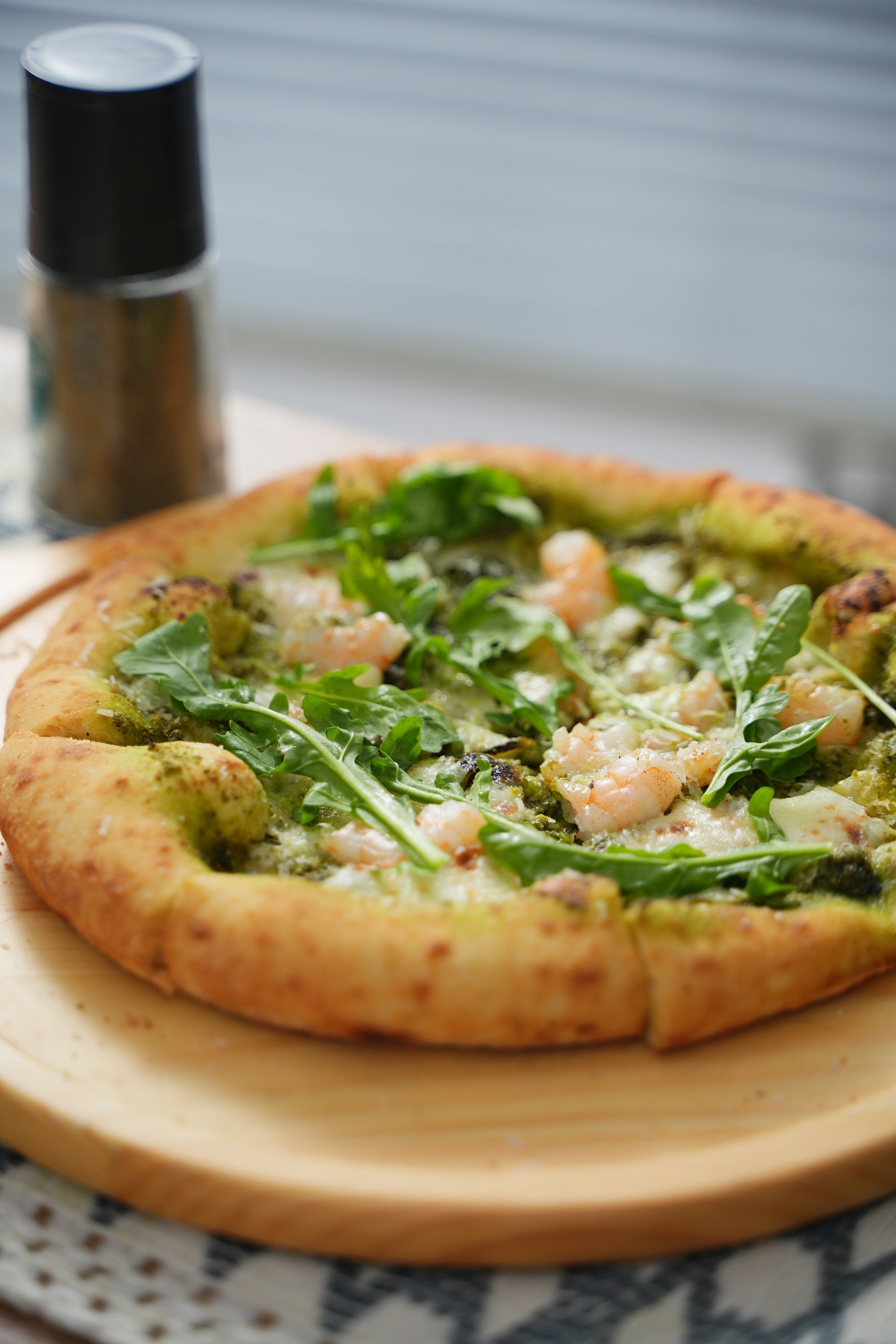 prawn pizza recipe, basil mozzarella pizza, seafood pesto pizza, Zachvo pizza oven recipes, HF-1201BK pizza recipe, Ligurian style pizza, fresh basil prawn pizza, easy homemade seafood pizza, Italian pesto pizza