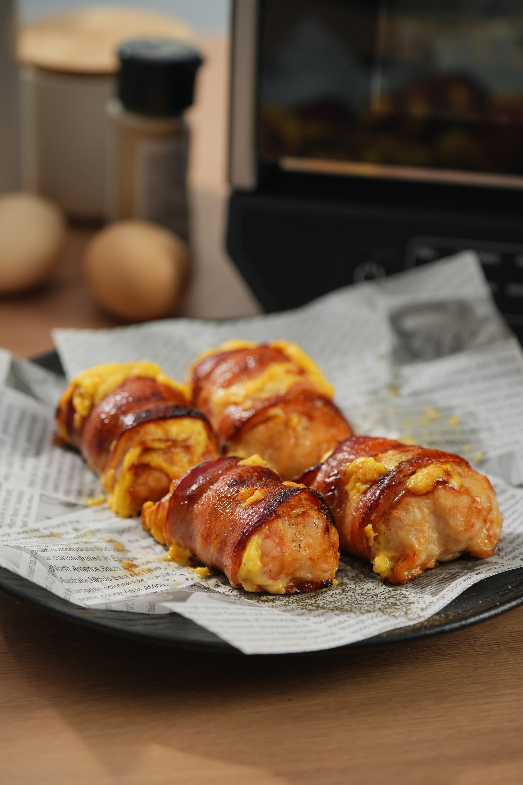 shrimp bacon roll recipe, cheesy shrimp bacon rolls, bacon wrapped shrimp appetiser, shrimp cheese bites, sweet spicy appetiser, oven baked shrimp recipe, Zachvo oven recipes, party appetisers shrimp bacon