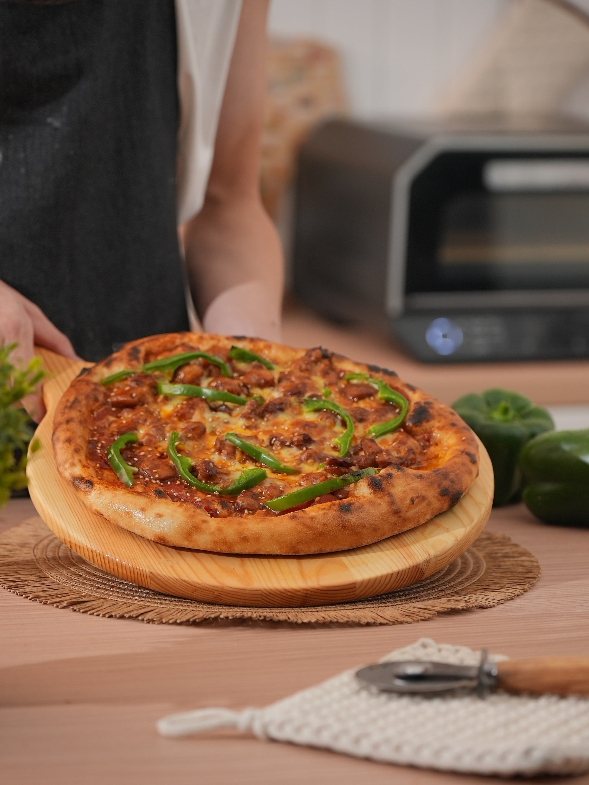 sweet spicy chicken pizza recipe, chicken chili honey pizza, homemade spicy chicken pizza, Zachvo pizza oven recipes, 2 minute pizza recipe, chili garlic chicken pizza, sweet and spicy pizza topping, quick homemade pizza, HF-1201BK pizza oven recipe