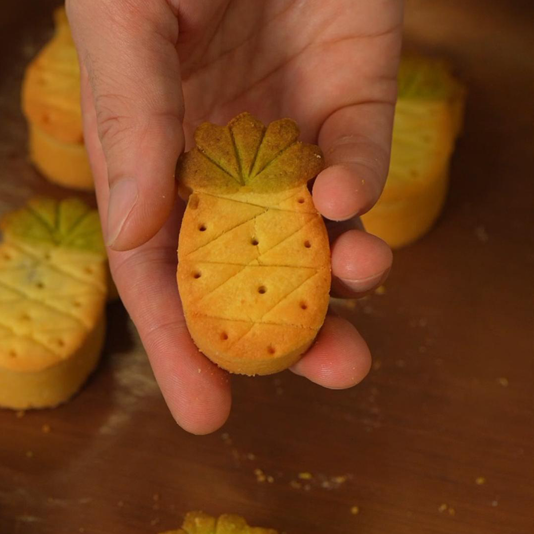 Pineapple Pastry with Slow Juicer Pulp
