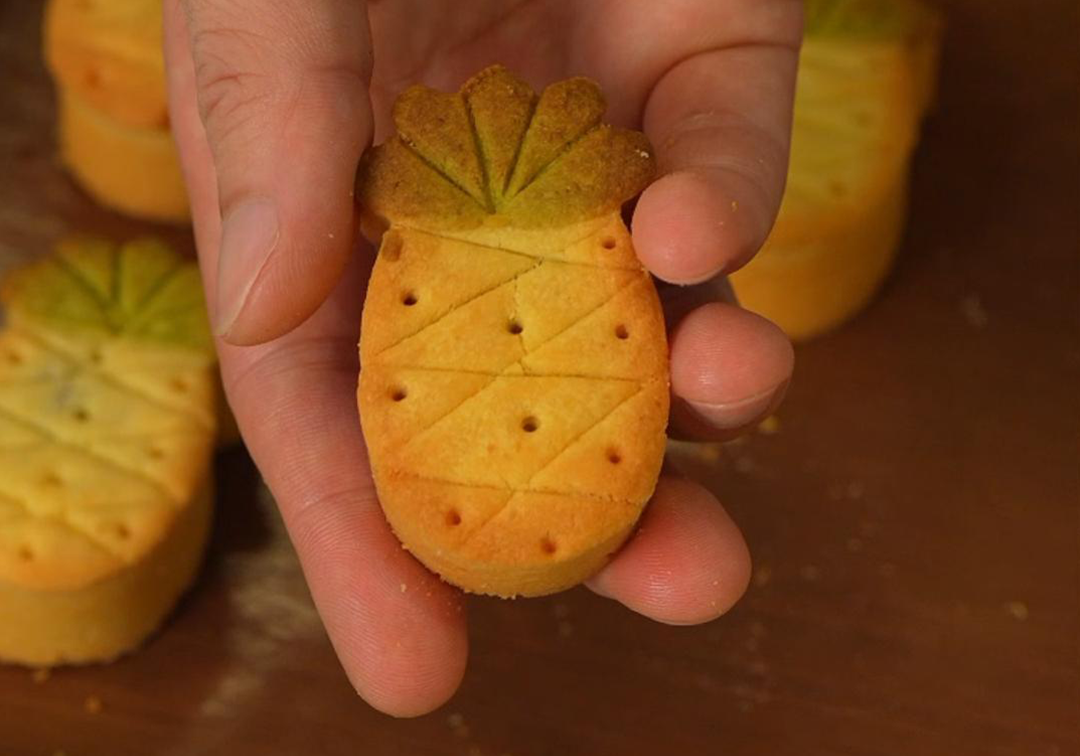 Pineapple Pastry with Slow Juicer Pulp